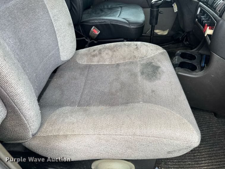 image for item DW1953 2013 Kenworth T800 semi truck