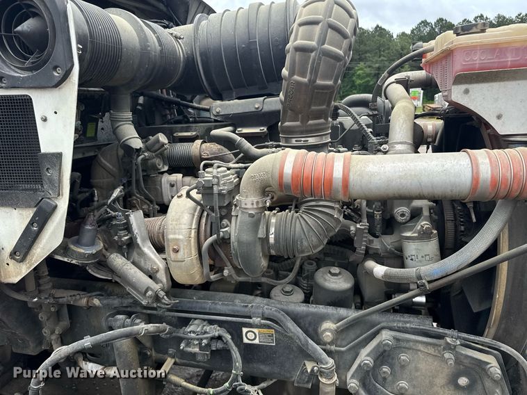 image for item DW1953 2013 Kenworth T800 semi truck