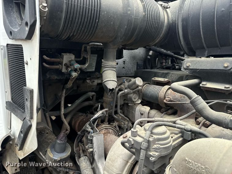 image for item DW1953 2013 Kenworth T800 semi truck