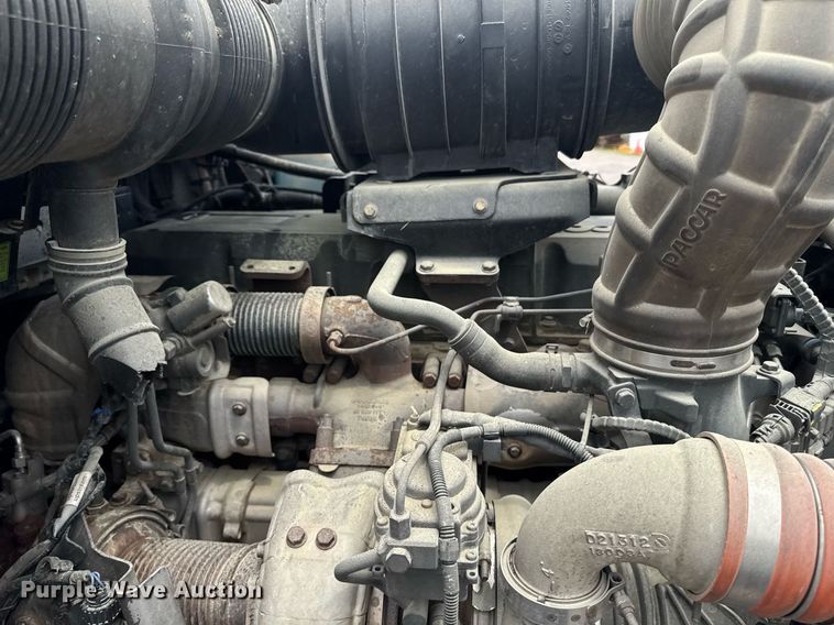 image for item DW1953 2013 Kenworth T800 semi truck