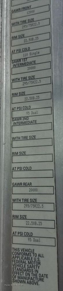 image for item DW1953 2013 Kenworth T800 semi truck