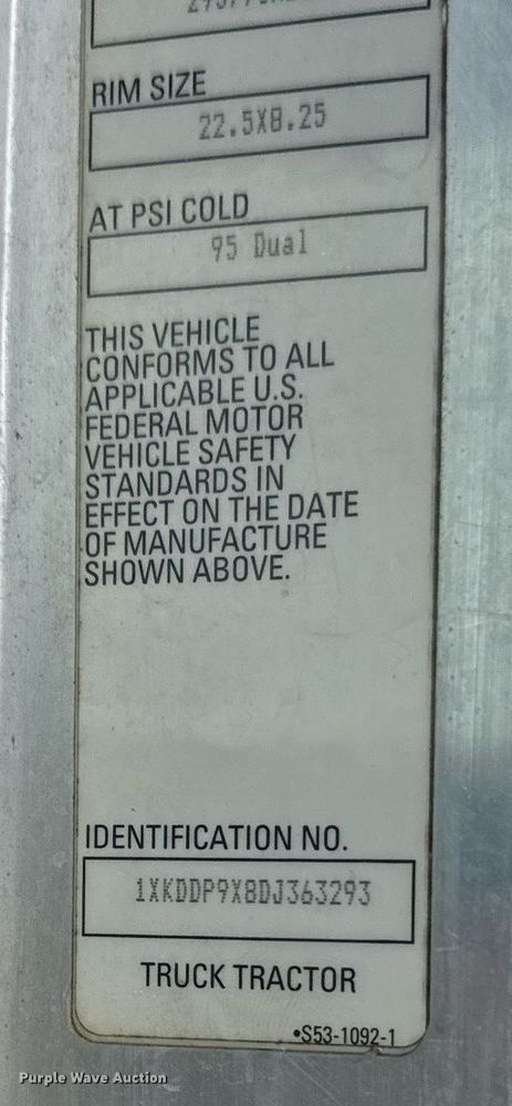 image for item DW1953 2013 Kenworth T800 semi truck