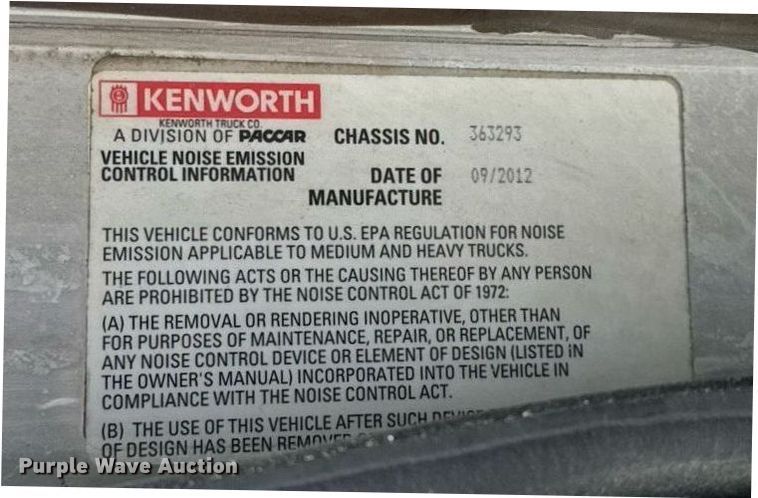 image for item DW1953 2013 Kenworth T800 semi truck