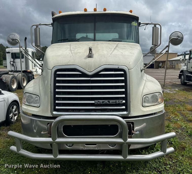 image for item DW1954 2014 Mack CXU613 semi truck
