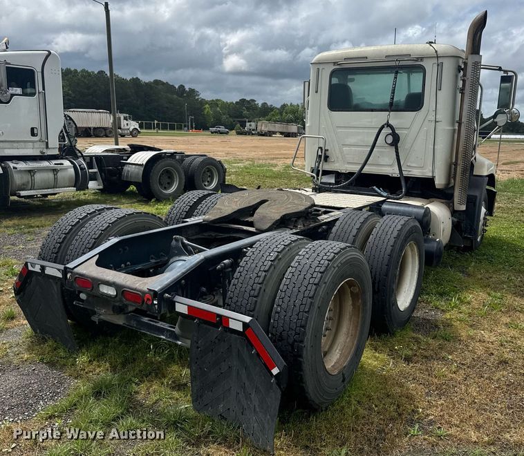 image for item DW1954 2014 Mack CXU613 semi truck