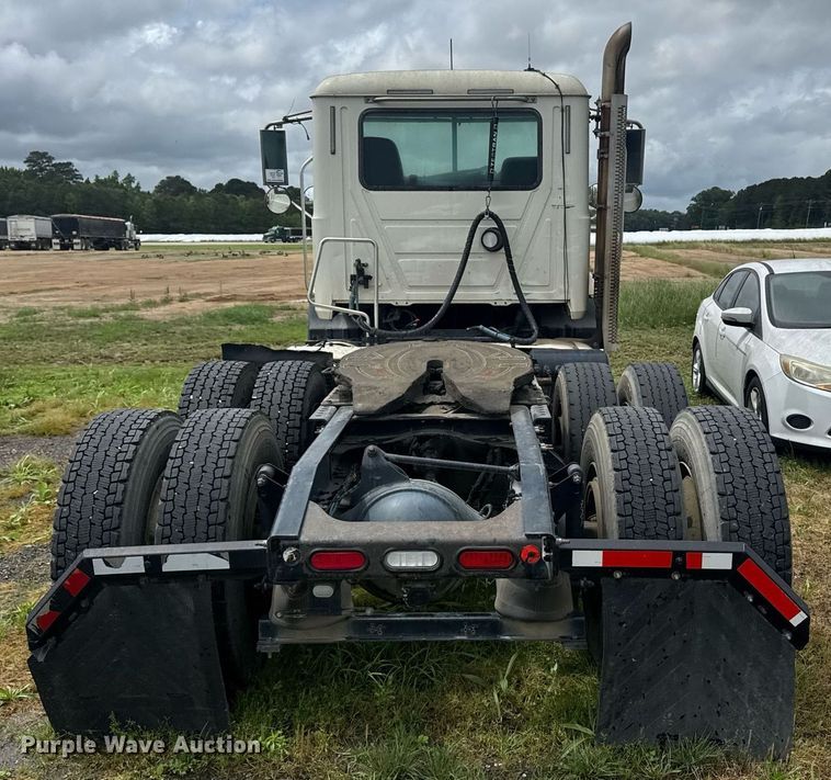 image for item DW1954 2014 Mack CXU613 semi truck