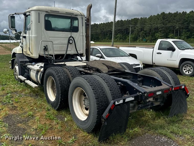 image for item DW1954 2014 Mack CXU613 semi truck