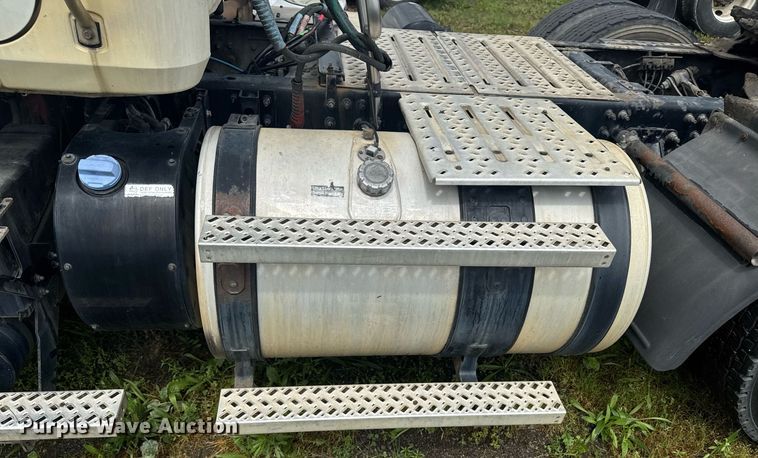 image for item DW1954 2014 Mack CXU613 semi truck