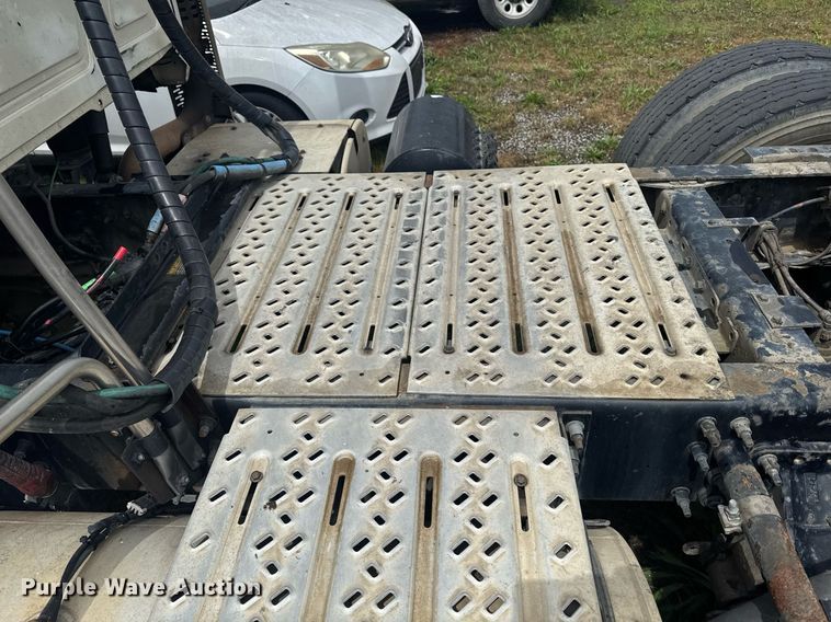 image for item DW1954 2014 Mack CXU613 semi truck