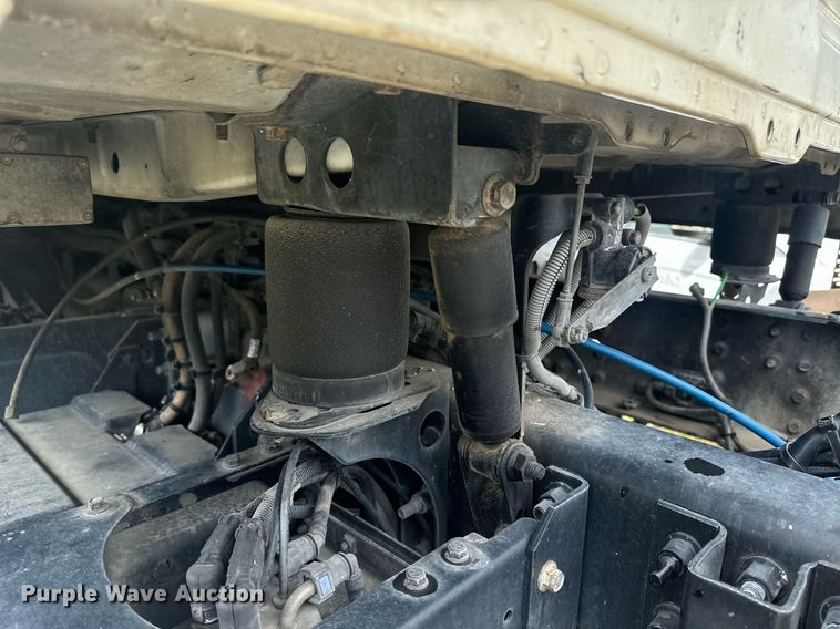 image for item DW1954 2014 Mack CXU613 semi truck