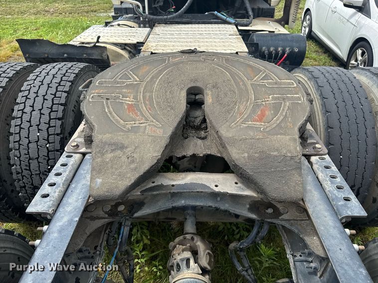 image for item DW1954 2014 Mack CXU613 semi truck