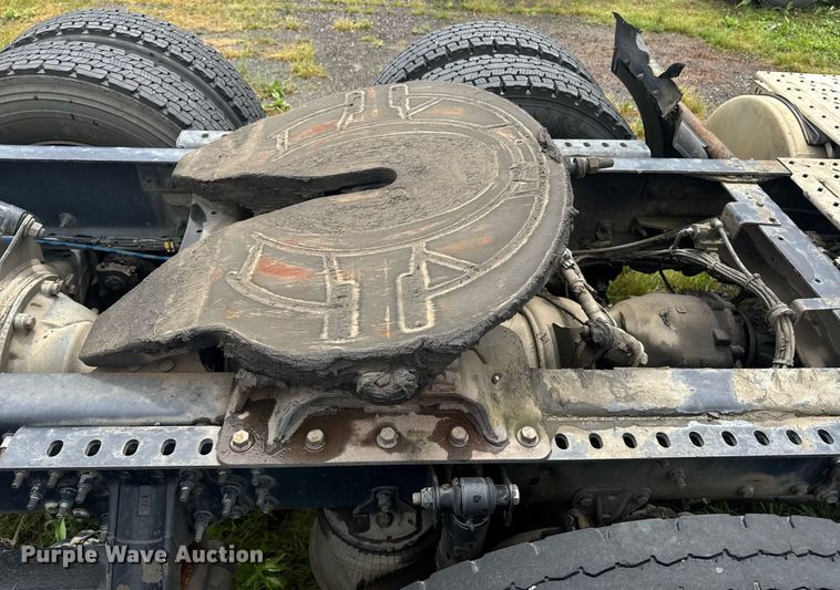 image for item DW1954 2014 Mack CXU613 semi truck