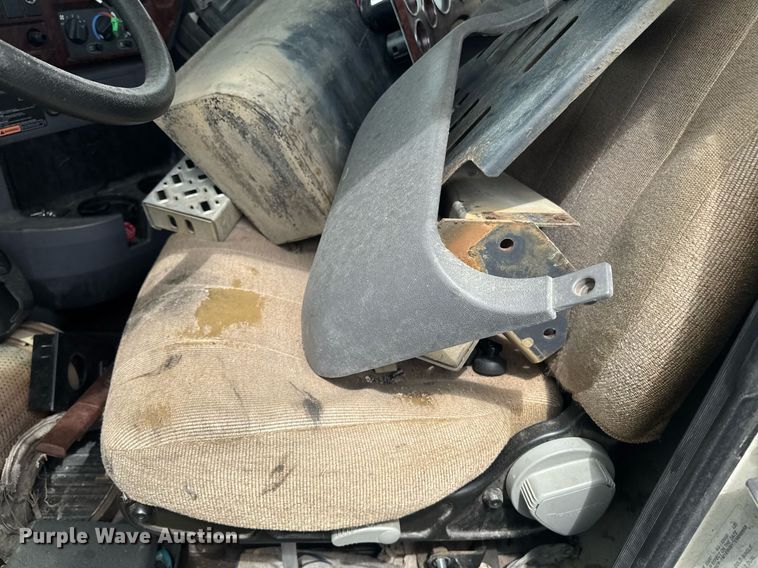 image for item DW1954 2014 Mack CXU613 semi truck