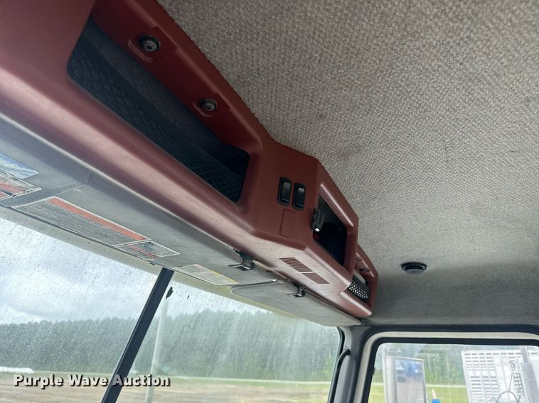 image for item DW1954 2014 Mack CXU613 semi truck