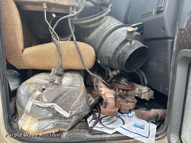 image for item DW1954 2014 Mack CXU613 semi truck