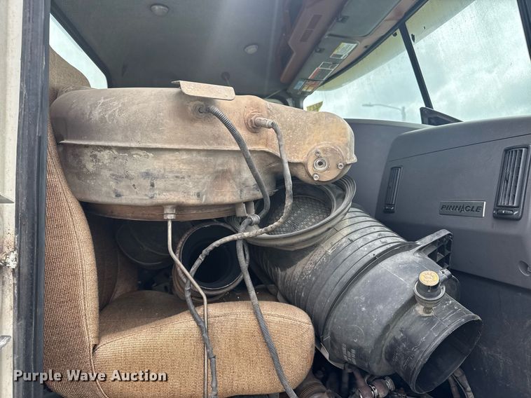 image for item DW1954 2014 Mack CXU613 semi truck