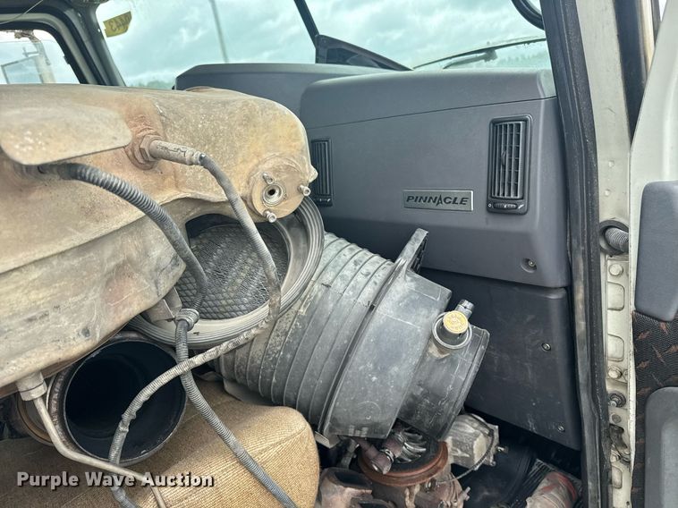 image for item DW1954 2014 Mack CXU613 semi truck