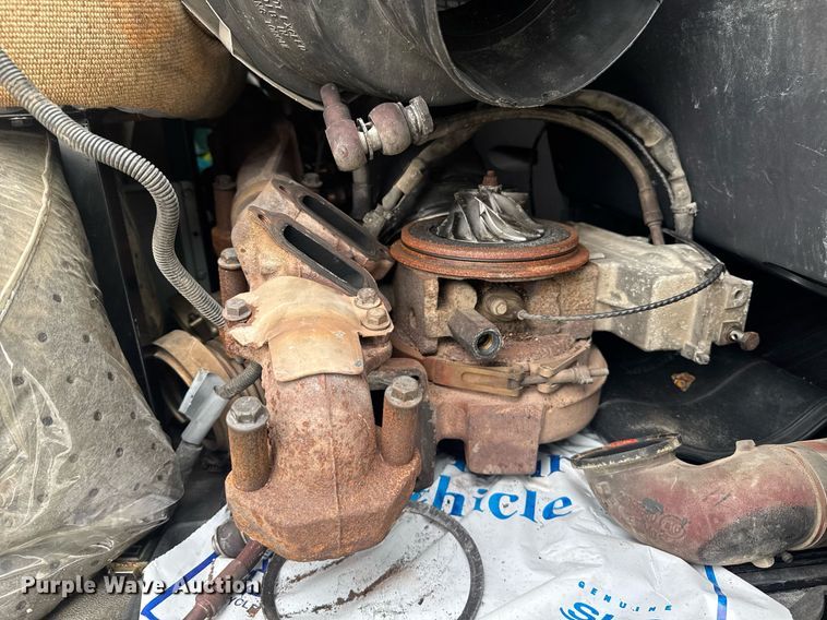 image for item DW1954 2014 Mack CXU613 semi truck