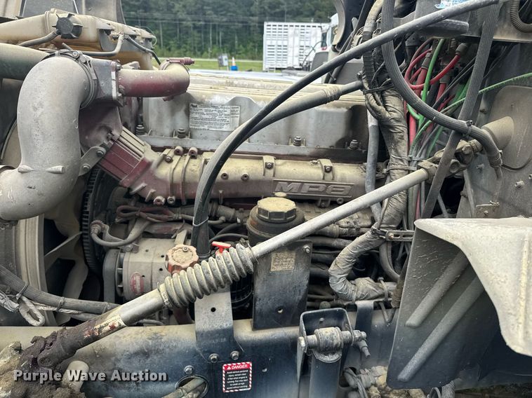 image for item DW1954 2014 Mack CXU613 semi truck