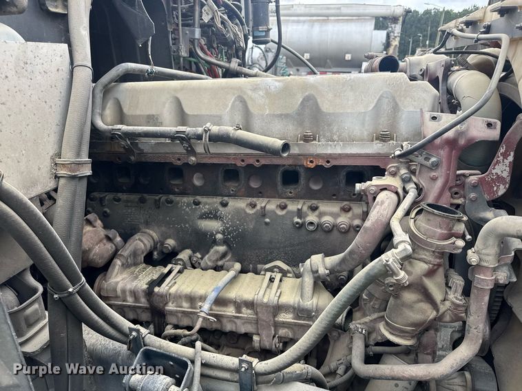 image for item DW1954 2014 Mack CXU613 semi truck