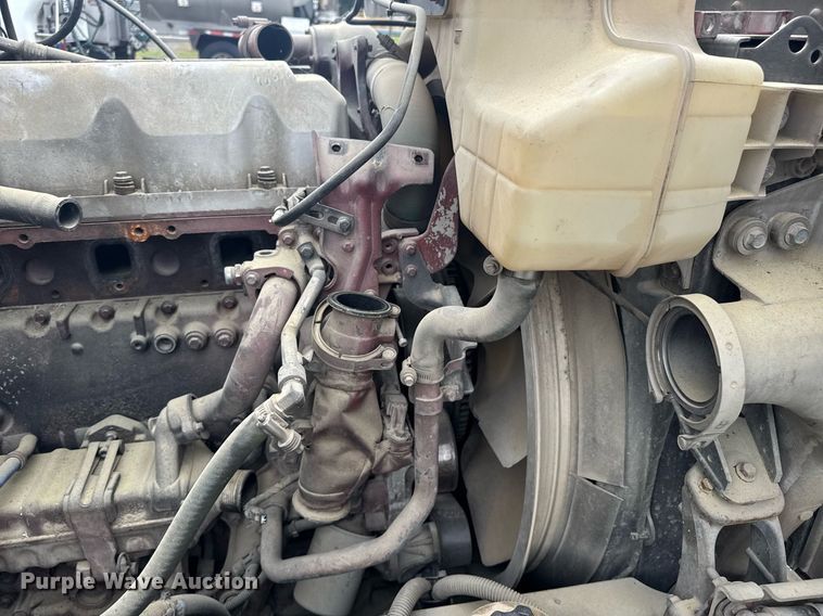 image for item DW1954 2014 Mack CXU613 semi truck