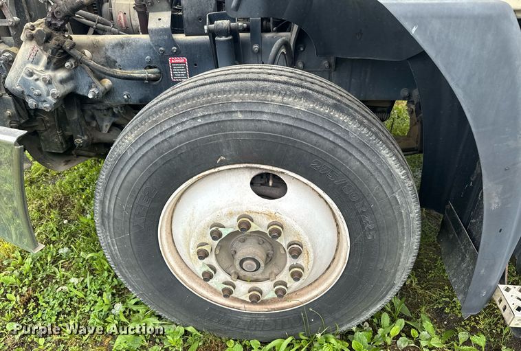 image for item DW1954 2014 Mack CXU613 semi truck