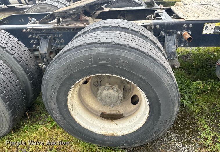 image for item DW1954 2014 Mack CXU613 semi truck