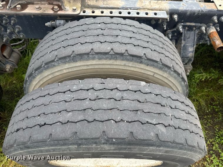 image for item DW1954 2014 Mack CXU613 semi truck