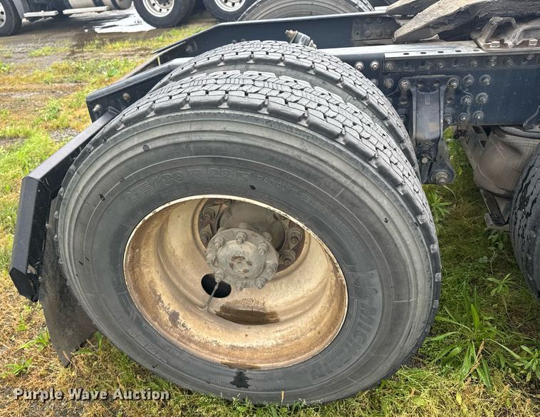 image for item DW1954 2014 Mack CXU613 semi truck