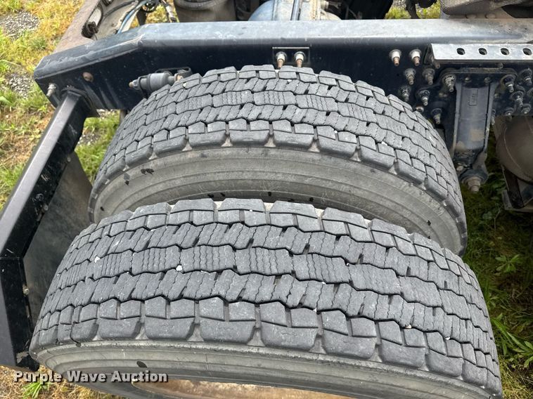 image for item DW1954 2014 Mack CXU613 semi truck