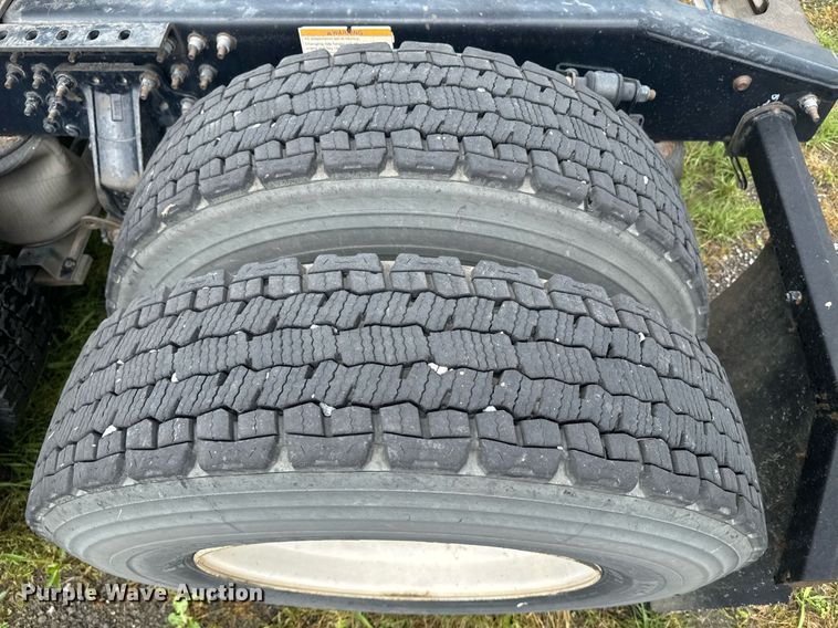 image for item DW1954 2014 Mack CXU613 semi truck