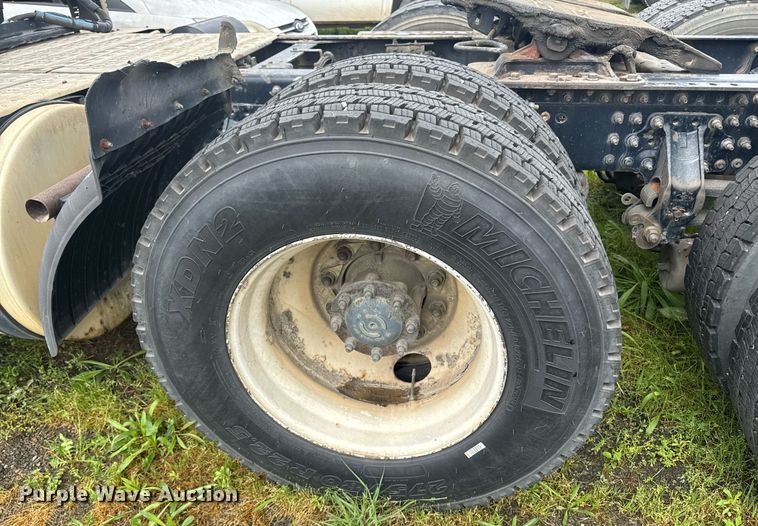 image for item DW1954 2014 Mack CXU613 semi truck