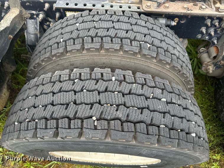 image for item DW1954 2014 Mack CXU613 semi truck