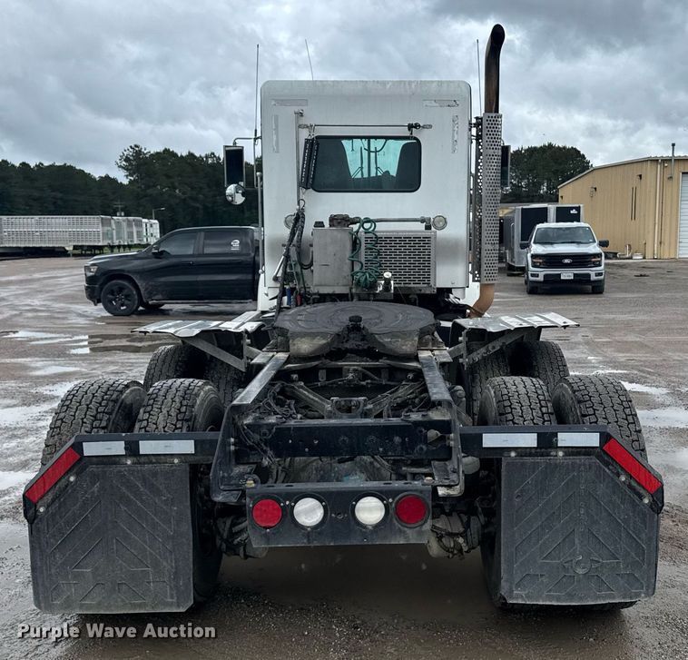 image for item DW1955 2019 Kenworth T800 semi truck