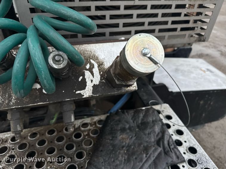 image for item DW1955 2019 Kenworth T800 semi truck