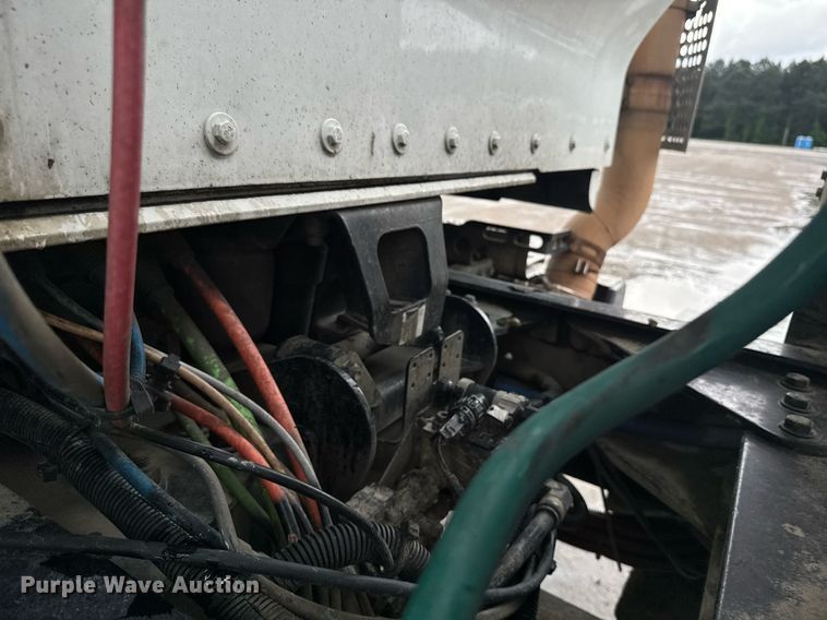 image for item DW1955 2019 Kenworth T800 semi truck