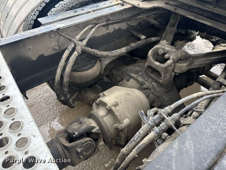 image for item DW1955 2019 Kenworth T800 semi truck