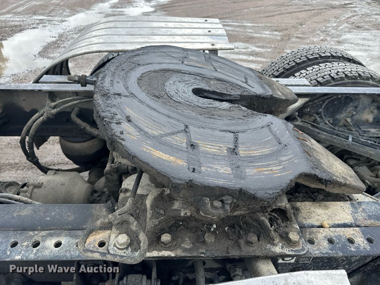 image for item DW1955 2019 Kenworth T800 semi truck