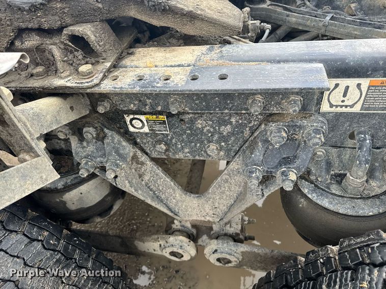 image for item DW1955 2019 Kenworth T800 semi truck