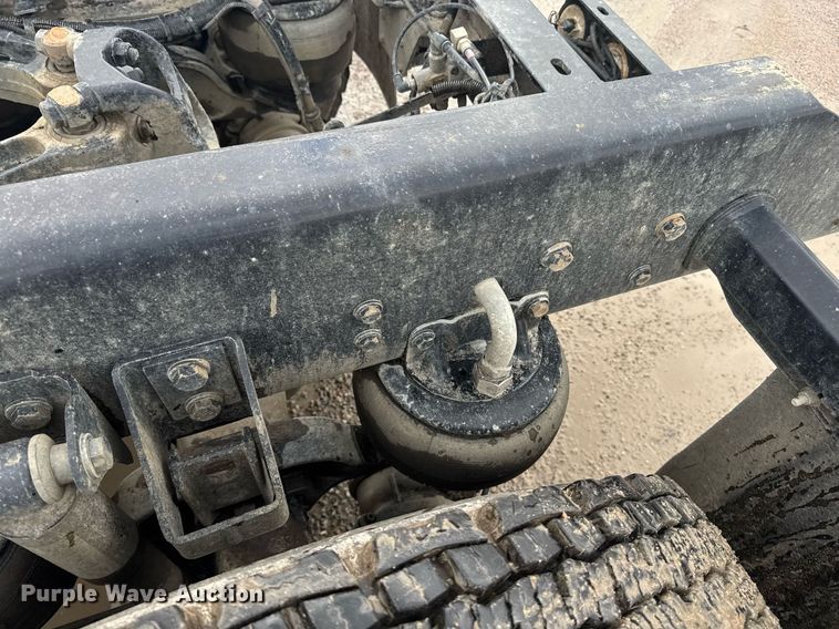 image for item DW1955 2019 Kenworth T800 semi truck