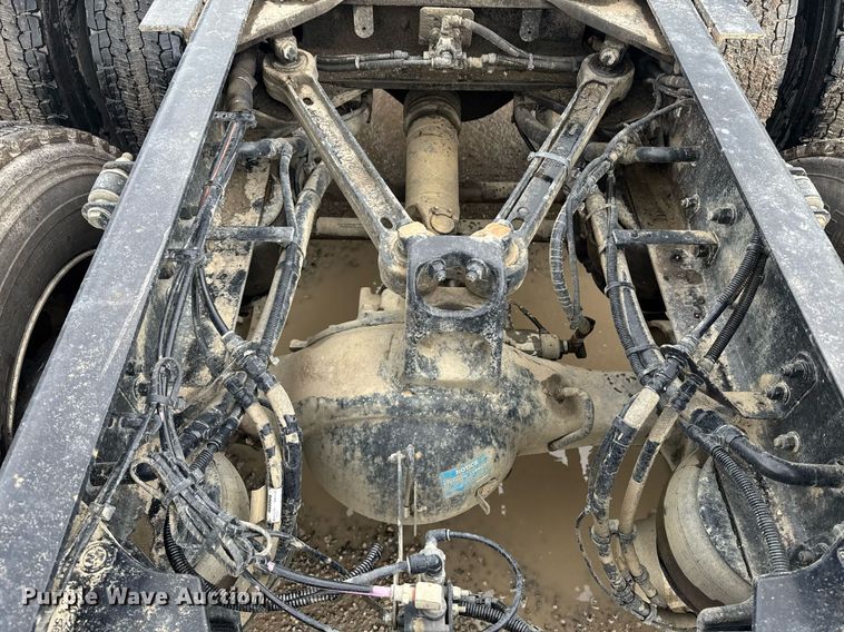 image for item DW1955 2019 Kenworth T800 semi truck