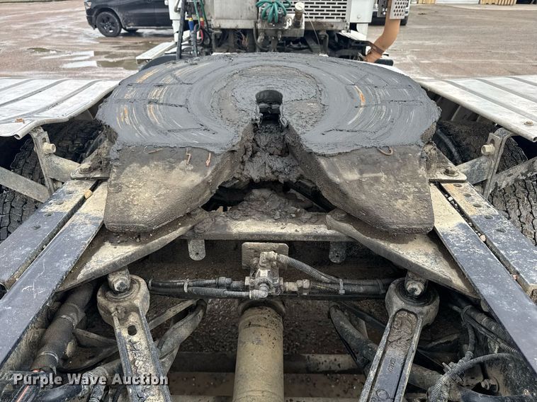 image for item DW1955 2019 Kenworth T800 semi truck