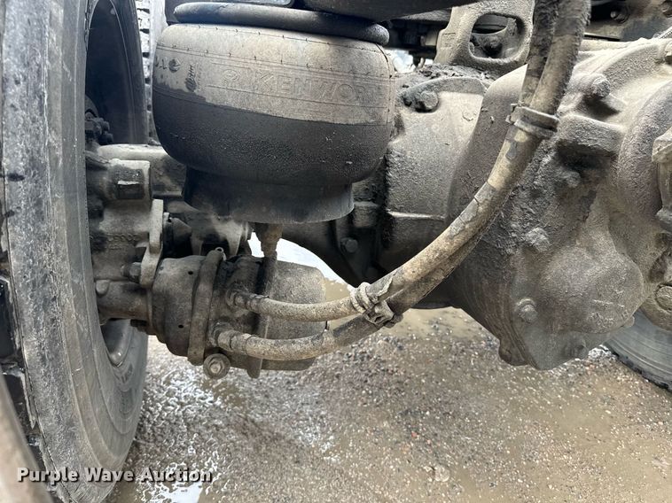 image for item DW1955 2019 Kenworth T800 semi truck