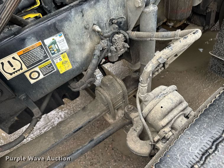 image for item DW1955 2019 Kenworth T800 semi truck