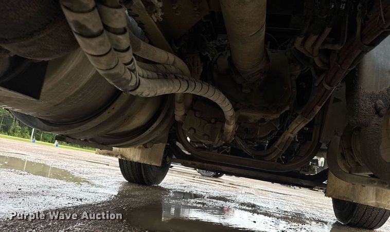 image for item DW1955 2019 Kenworth T800 semi truck