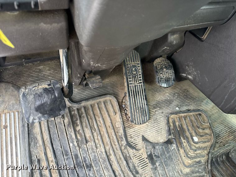 image for item DW1955 2019 Kenworth T800 semi truck