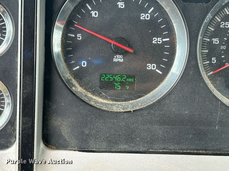 image for item DW1955 2019 Kenworth T800 semi truck