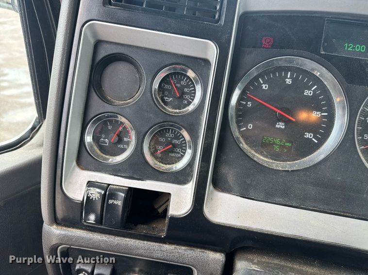 image for item DW1955 2019 Kenworth T800 semi truck