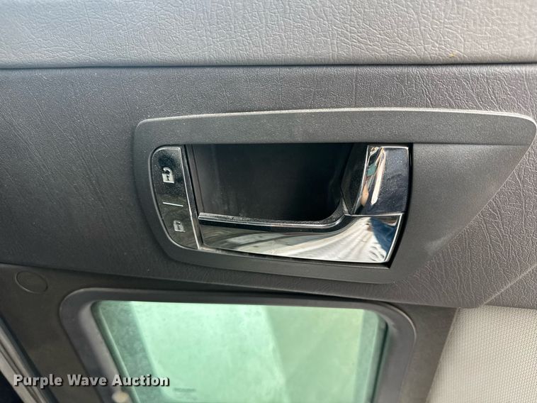 image for item DW1955 2019 Kenworth T800 semi truck