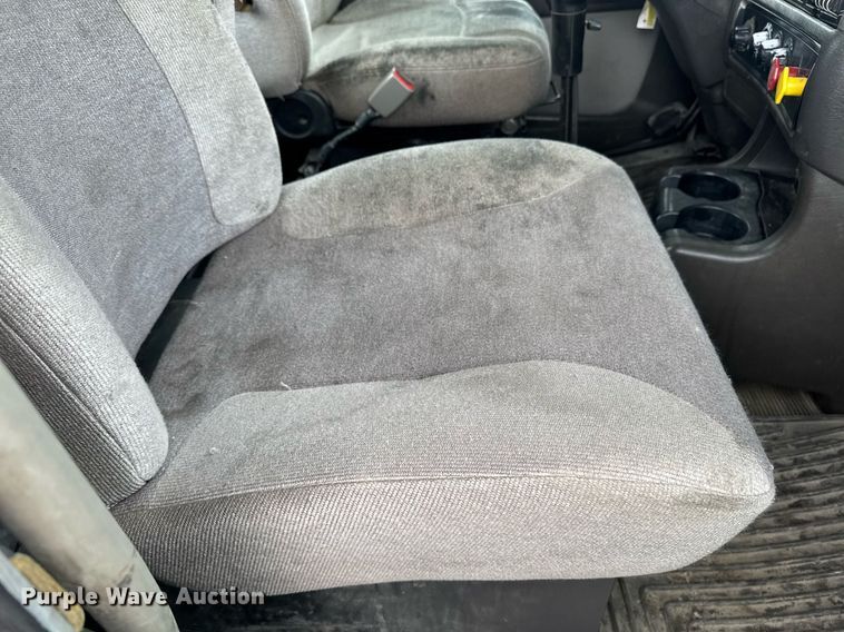 image for item DW1955 2019 Kenworth T800 semi truck